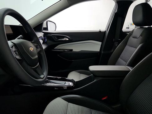 Used 2024 Chevrolet Trax LT FWD image 17