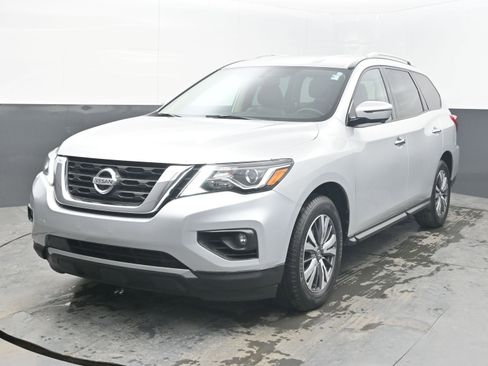 Used 2020 Nissan Pathfinder SL image 3