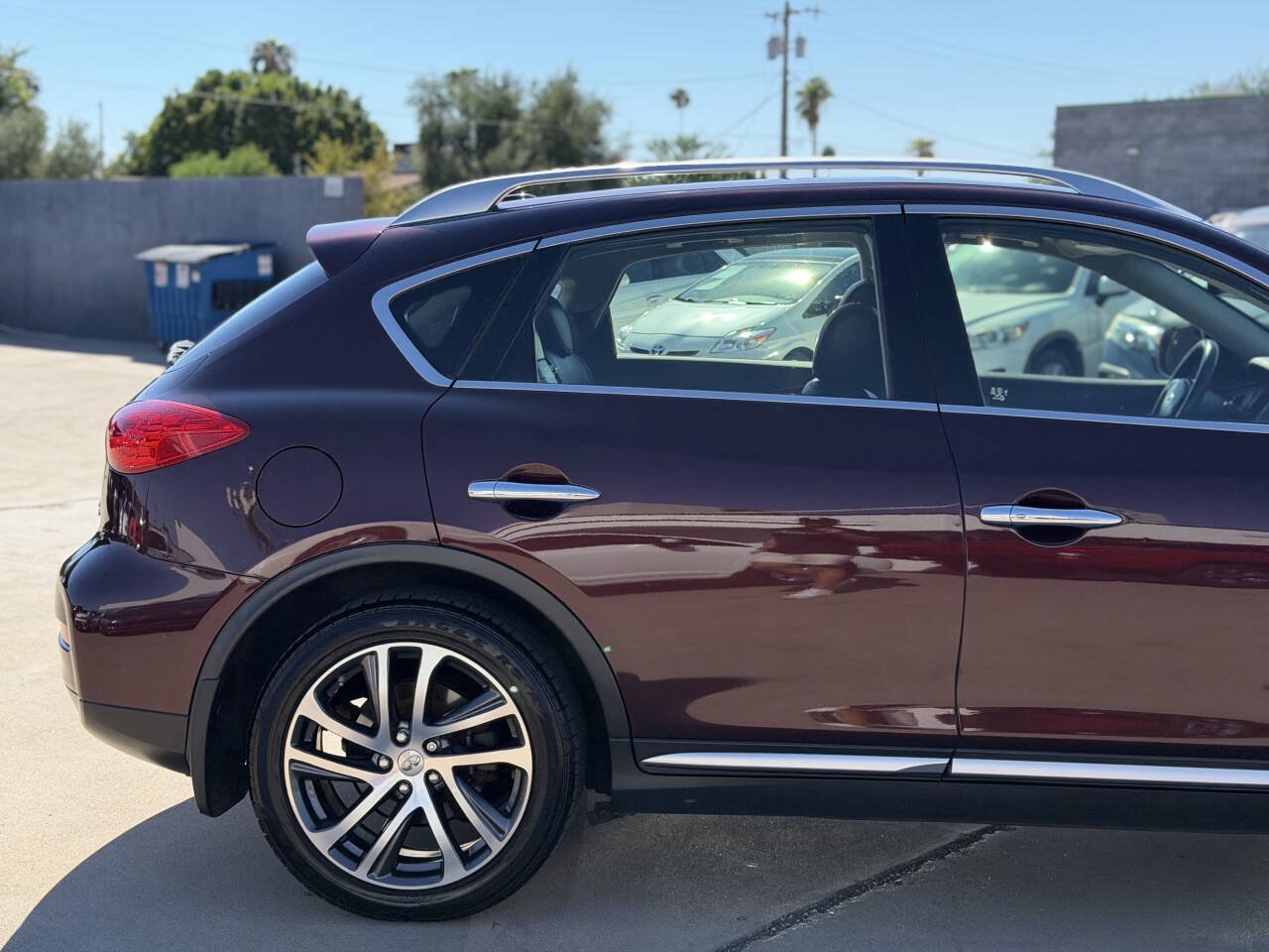 Used 2017 INFINITI QX50 AWD w/ Deluxe Touring Package image 6