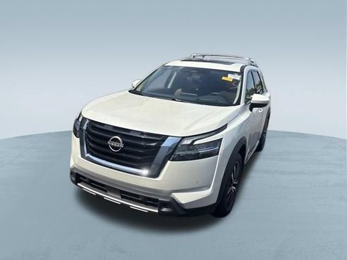Used 2023 Nissan Pathfinder Platinum AWD/4WD image 11