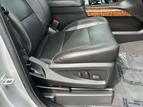 Used 2020 Chevrolet Suburban Premier AWD/4WD image 18