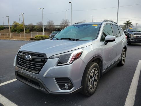 Used 2023 Subaru Forester Premium image 1