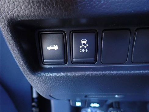 Used 2018 Nissan Altima 2.5 SR w/ SR Midnight Edition FWD image 11