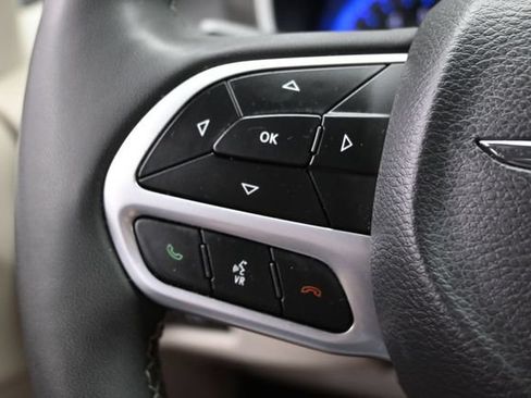 Certified 2023 Chrysler Pacifica Touring-L FWD image 30