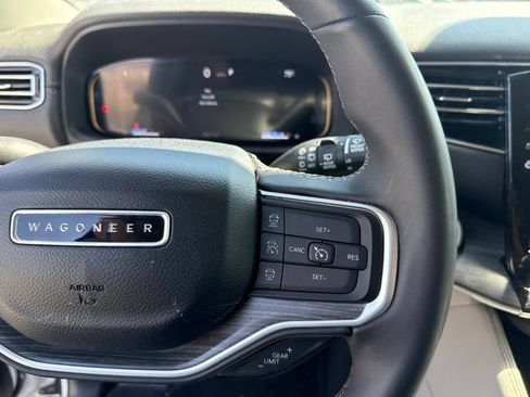 Used 2024 Jeep Wagoneer L Series II RWD image 15