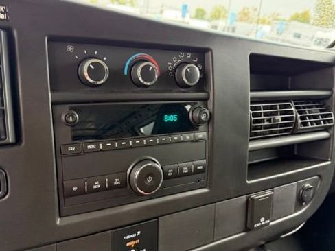 Used 2018 GMC Savana 2500 w/ Driver Convenience Package image 4