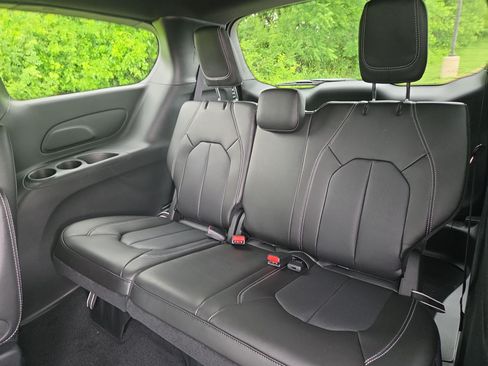 New 2027 Chrysler Pacifica Select FWD image 10
