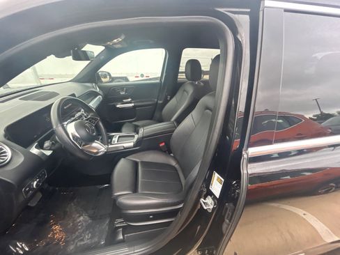 Used 2025 Mercedes-Benz GLB 250 image 10