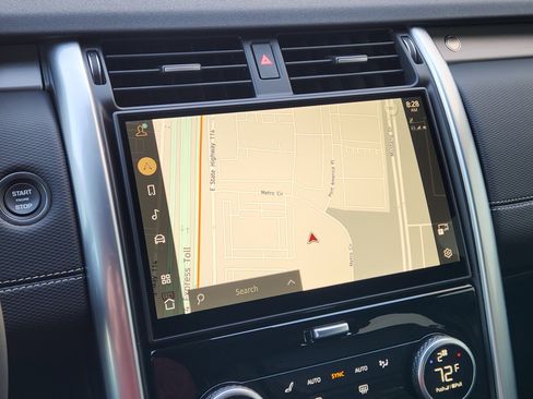 Certified 2025 Land Rover Discovery Dynamic SE image 18