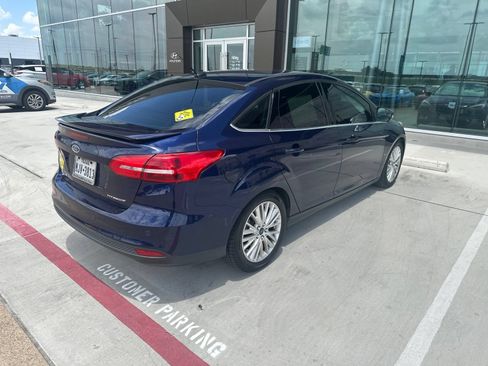 Used 2017 Ford Focus Titanium FWD image 6