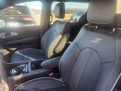 New 2026 Chrysler Pacifica Limited image 18