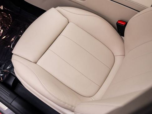 Used 2023 Mercedes-Benz GLA 250 4MATIC w/ Premium Package image 15