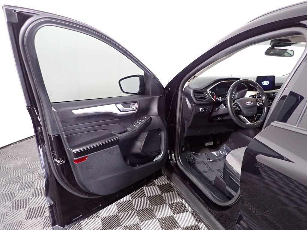 Used 2021 Ford Escape SE w/ Cold Weather Package FWD image 18