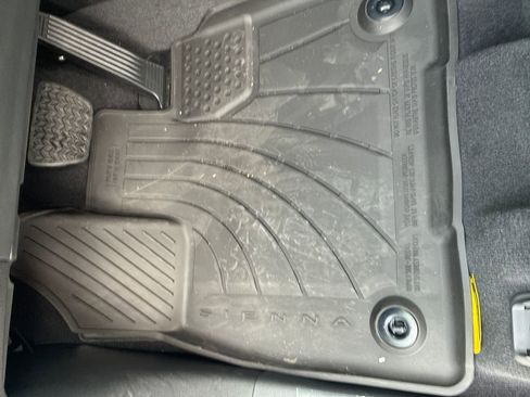 New 2026 Toyota Sienna XLE FWD image 34
