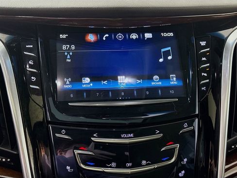 Used 2019 Cadillac Escalade Premium Luxury image 15