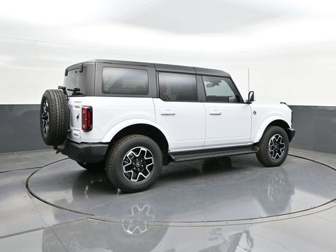 New 2025 Ford Bronco Outer Banks image 15