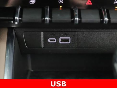 Used 2024 GMC Canyon Denali image 26