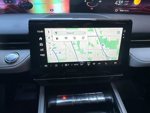 Used 2024 Lincoln Nautilus Premier image 23