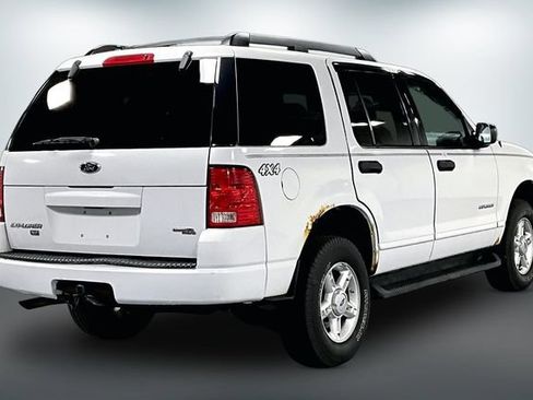 Used 2005 Ford Explorer XLT AWD/4WD image 6