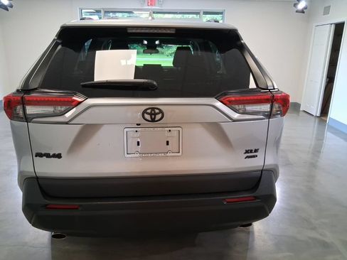 Used 2022 Toyota RAV4 XLE AWD/4WD image 11