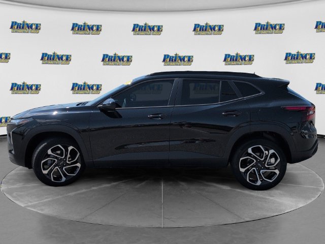 Used 2025 Chevrolet Trax RS w/ Sunroof Package FWD image 12