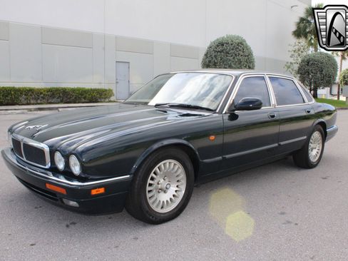 Used 1997 Jaguar XJ6 image 3