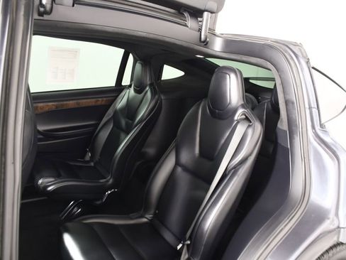 Used 2019 Tesla Model X image 25