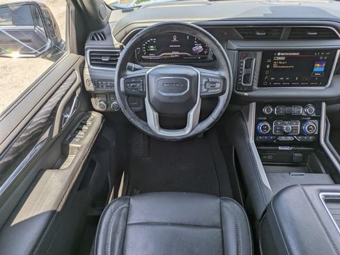 Used 2023 GMC Yukon Denali RWD image 16