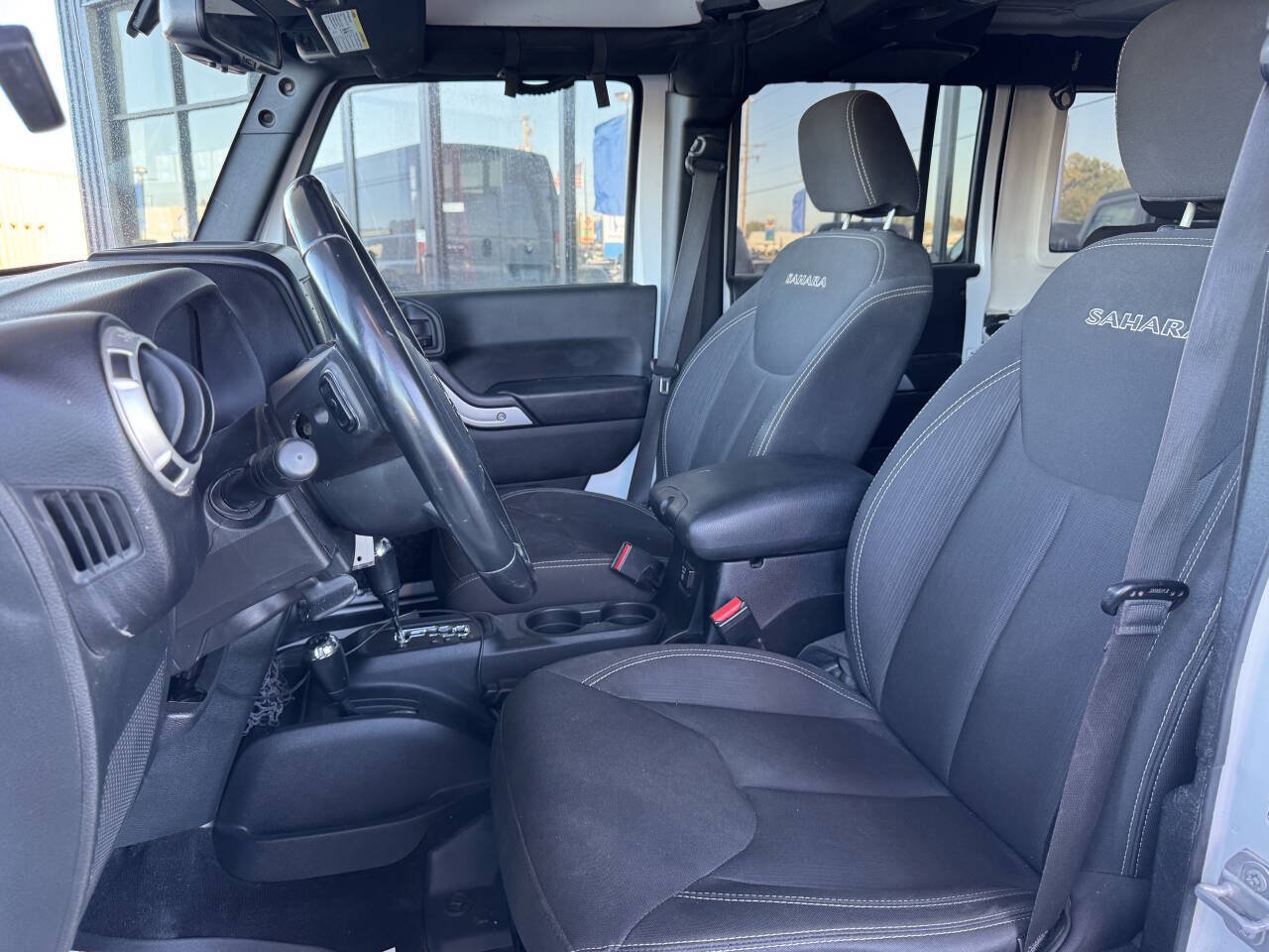 Used 2017 Jeep Wrangler Unlimited Sahara AWD/4WD image 7