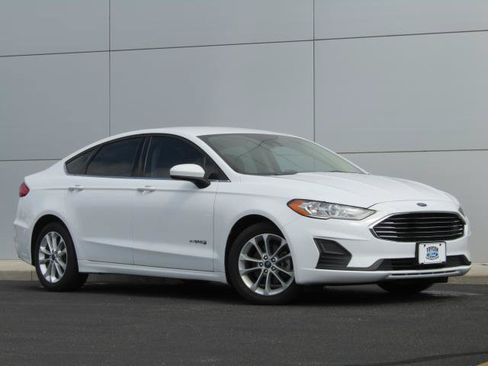 Used 2019 Ford Fusion SE FWD image 1