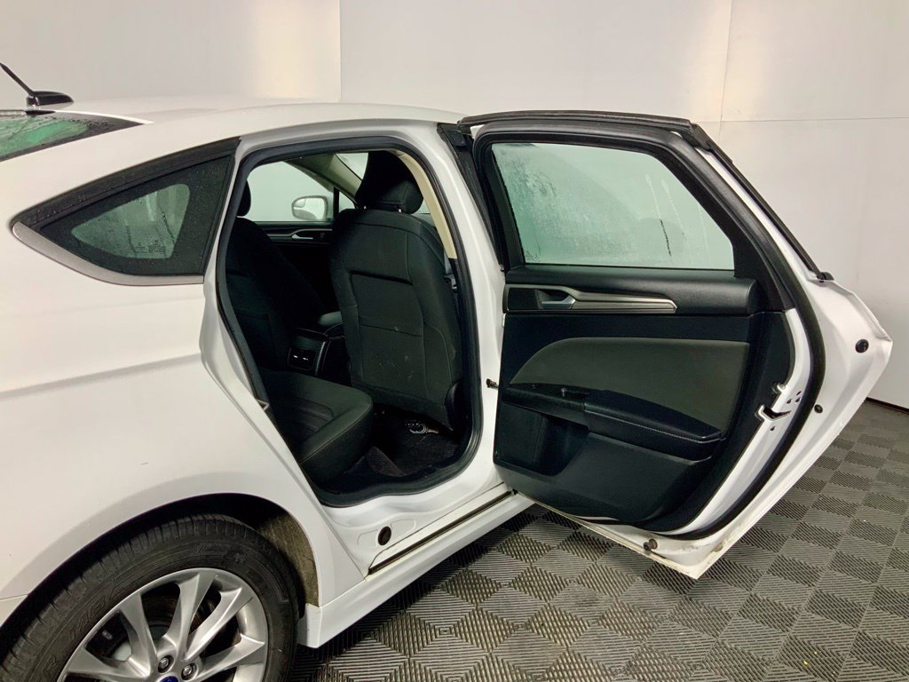 Used 2017 Ford Fusion SE FWD image 29