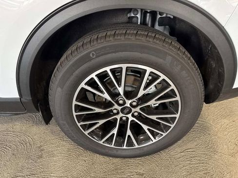 Used 2025 Ford Escape SE image 9