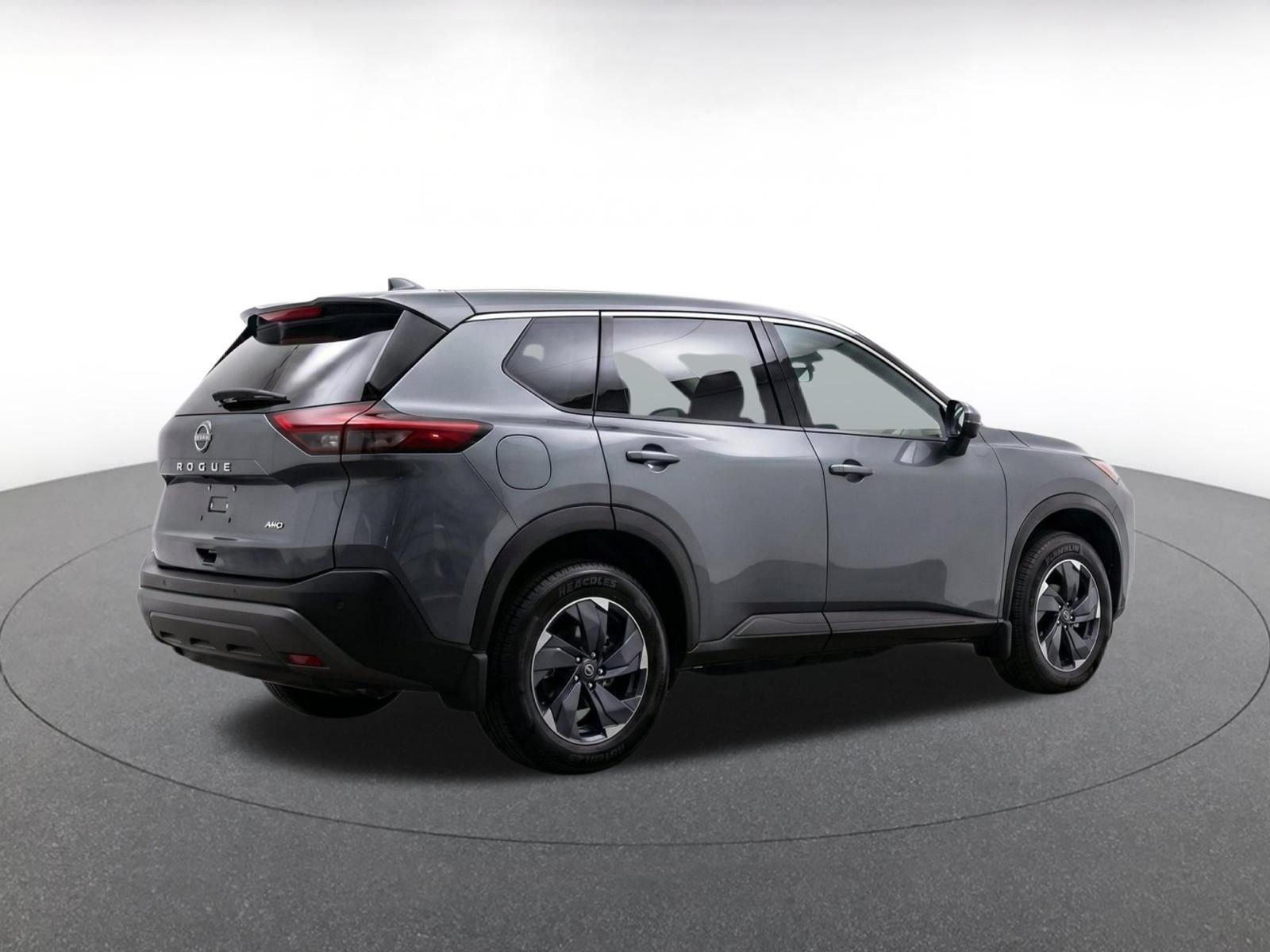 Used 2025 Nissan Rogue SV FWD image 8