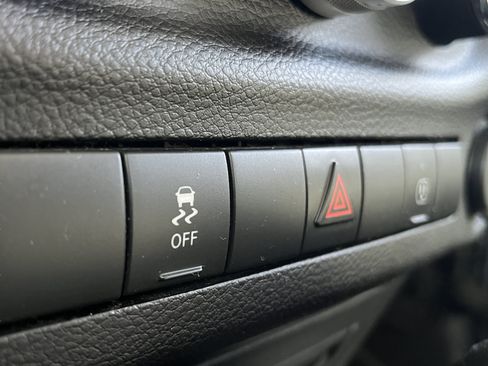Used 2016 Jeep Wrangler Rubicon w/ Power Convenience Group AWD/4WD image 17