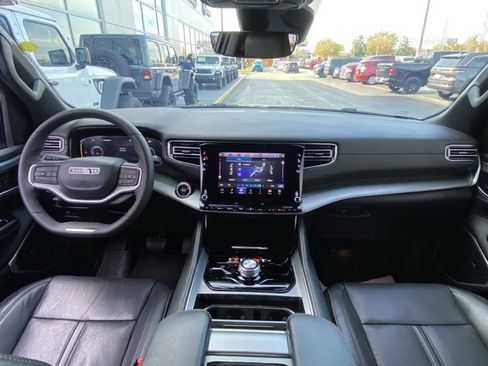 Used 2023 Jeep Wagoneer Series II image 15