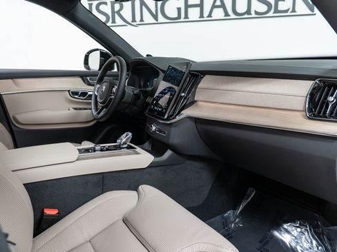 New 2026 Volvo XC90 B6 Ultra w/ Protection Package image 21