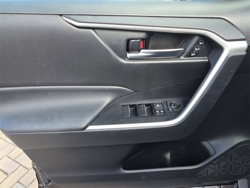 Certified 2020 Toyota RAV4 XLE Premium image 27