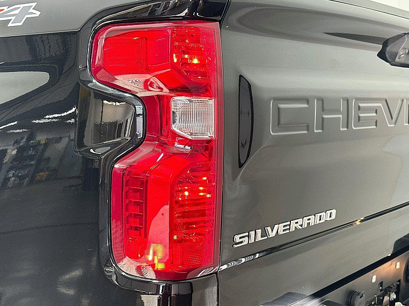 Used 2024 Chevrolet Silverado 1500 LT AWD/4WD image 22