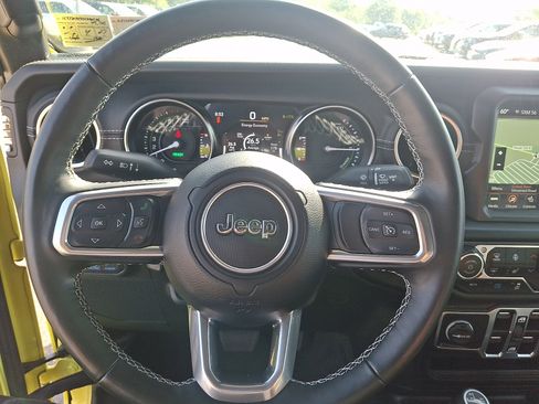 Used 2022 Jeep Wrangler 4WD Unlimited Sahara w/ Cold Weather Group image 19