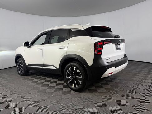 Used 2025 Nissan Kicks SR FWD image 9
