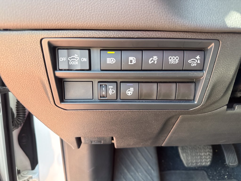 Used 2025 Toyota Tundra Limited AWD/4WD image 13