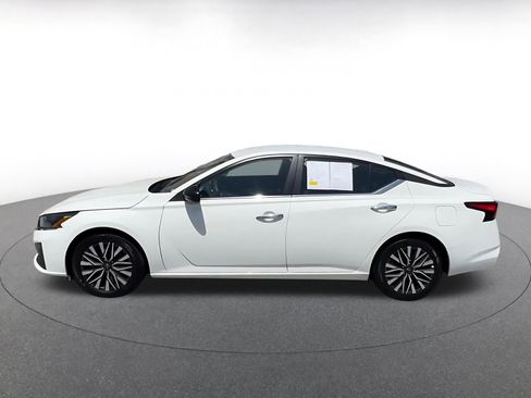 Used 2025 Nissan Altima 2.5 SV FWD image 9
