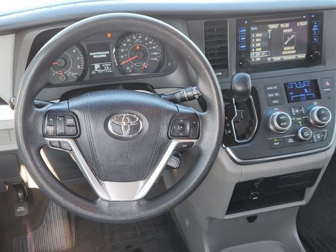 Used 2015 Toyota Sienna LE image 25