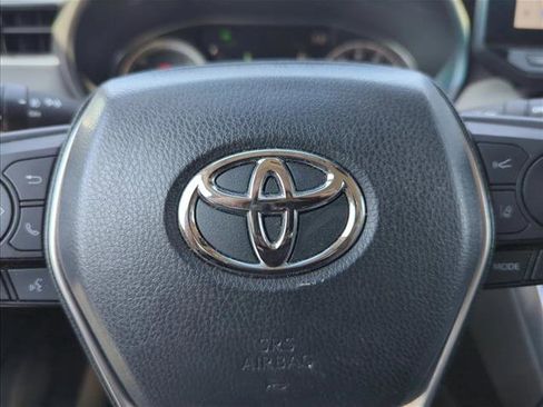 Used 2024 Toyota Venza XLE AWD/4WD image 24