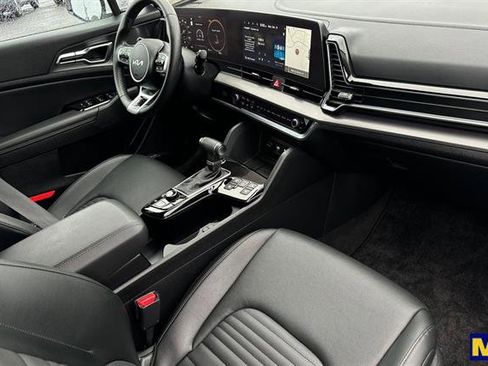 Used 2025 Kia Sportage SX image 19