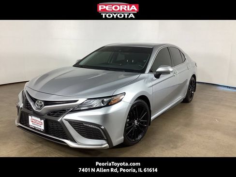 Used 2022 Toyota Camry XSE FWD image 1