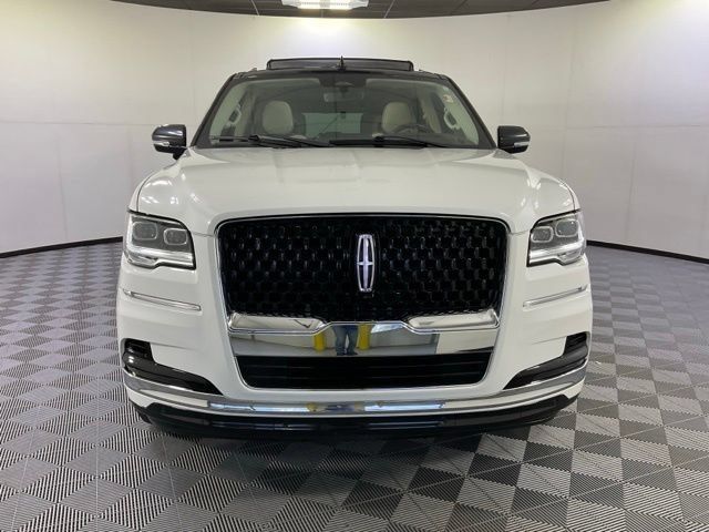 Used 2022 Lincoln Navigator L Black Label AWD/4WD image 2