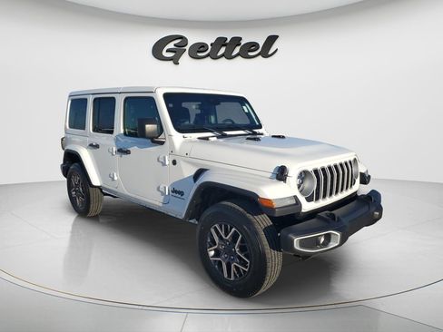 Used 2025 Jeep Wrangler Unlimited Sahara AWD/4WD image 3