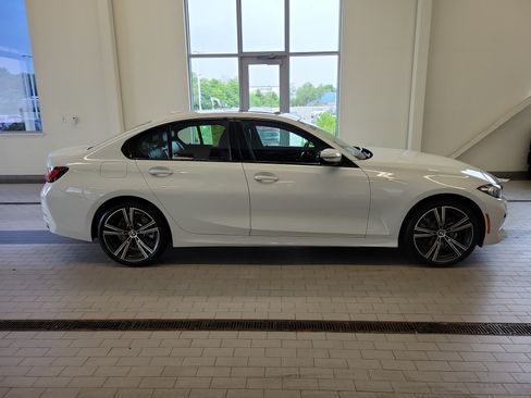 Used 2023 BMW 330i xDrive Sedan w/ Premium Package AWD/4WD image 4