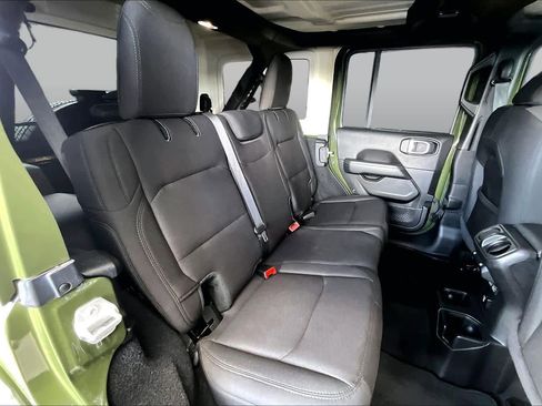 Used 2022 Jeep Wrangler Unlimited Sahara AWD/4WD image 20